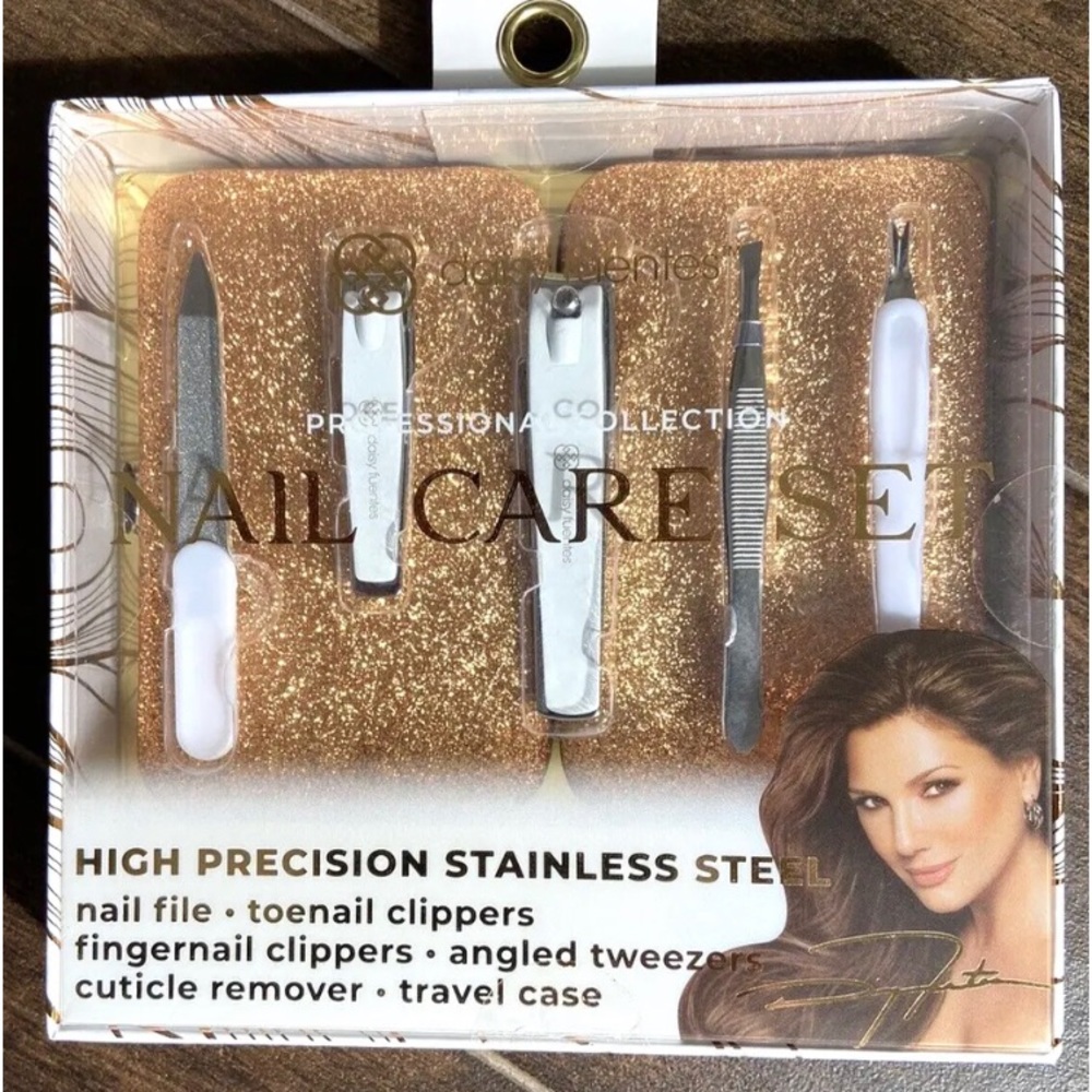 NEW Daisy Fuentes Mani Pedi Kit Nail Clippers Set High Precision Stainless Steel